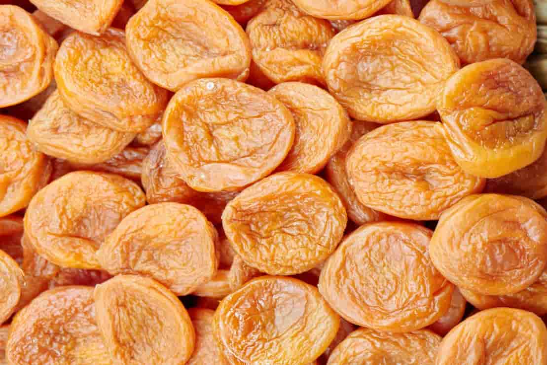 background_from_appetizing_dried_apricots_close_up_154092_122_1