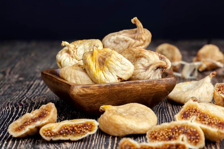 dried-fig-fruits-table-close-up_252085-33364 (1) (1)